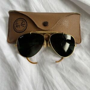 Vintage Aviator Ray-Ban sunglasses w/Brown Leather Case included….hard to find!